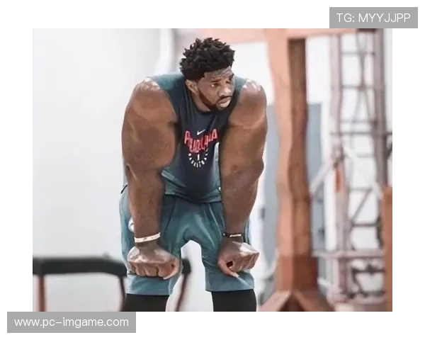 足球球星健美臀部力量展现场上爆发力与身体之美